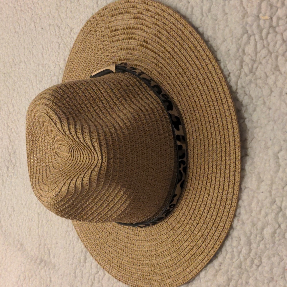 Charlie Paige Khaki Straw Hat Fedora Leopard Band. One Size. NWOT.